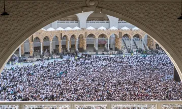 Saudi Arabia Facilitates Tawaf Worshippers With Golf Car at Grand Mosque