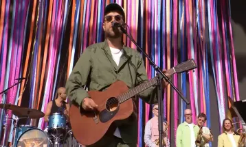 Dukungan Vokalis Blur Damon Albarn untuk Palestina di Panggung Glastonbury Festival 2024