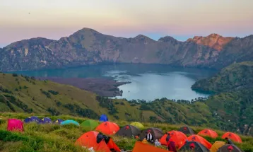 Starting in 2025, Rinjani Hikers are Banned from Bringing Plastic