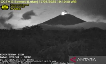 Gunung Semeru Kembali Erupsi, Letusan Setinggi 400 Meter