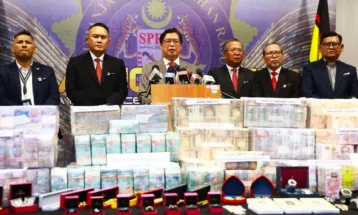 Ex-Malaysian PM Ismail Sabri Named Corruption Suspect, SPRM Uncovers Millions in Cash and Gold